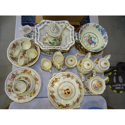 90 - Approximately 115 pieces of Ridgways Lynton dinner and teaware, together with approximately 70 piece... 