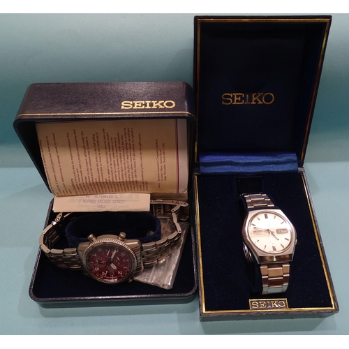 131 - Seiko, a gent's chronograph Water Resist 100m wrist watch, (quartz), with red dial, three subsidiary... 