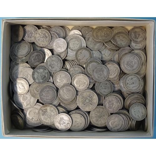 118 - A quantity of 1920-1946 British silver coinage, (£21 18-shillings in value) and five crowns, 1935(x2... 