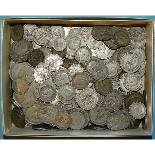 118 - A quantity of 1920-1946 British silver coinage, (£21 18-shillings in value) and five crowns, 1935(x2... 