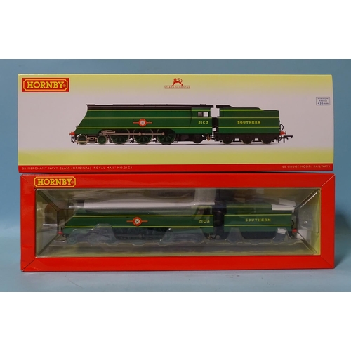 198 - Hornby OO gauge, R3435 SR 4-6-2 (original), Merchant Navy Class locomotive 