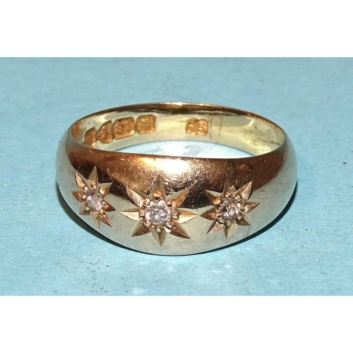 474 - An early-20th century 18ct gold gipsy ring set three brilliant and 8/8-cut diamonds, size K½, 4.4g.... 