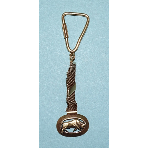 480 - An unmarked yellow gold keyring, (Milanese chain a/f, tests as 22ct approximately), 15.5g.... 