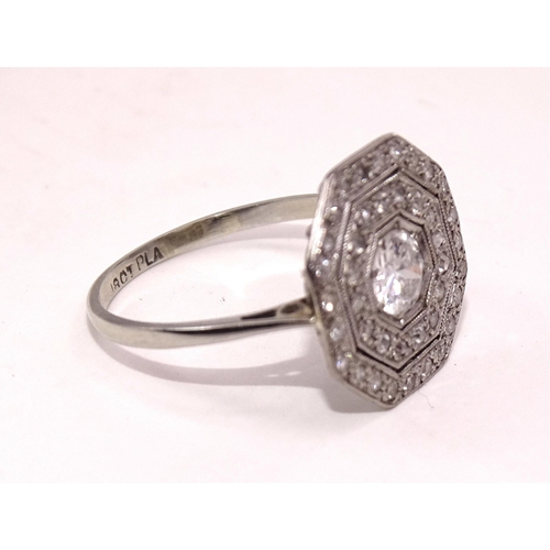 572 - An Edwardian diamond cluster ring claw-set a brilliant-cut diamond of approximately 0.3cts, within t... 