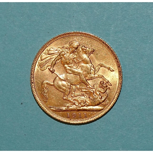 616 - A George V 1911 sovereign.