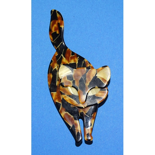 654 - Léa Stein, Paris, a tabby ‘Quarrelsome cat’ brooch pin c1990’s in black, peach and cream colours, 9.... 