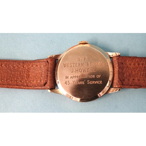 712 - A gentleman's Smiths 9ct gold wristwatch, 1958, the silvered dial with Arabic numerals and seconds s... 