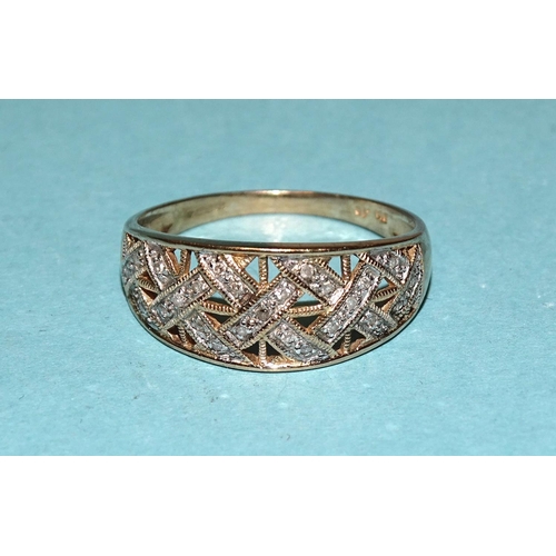 439 - A 9ct gold ring set a lattice of 8/8-cut diamond points, size W, 3g.