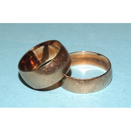 440 - Two 9ct gold wedding bands, sizes O½ and W, 9.9g, (2).