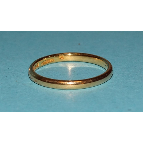 549 - A 22ct gold wedding band, size P, 3g.