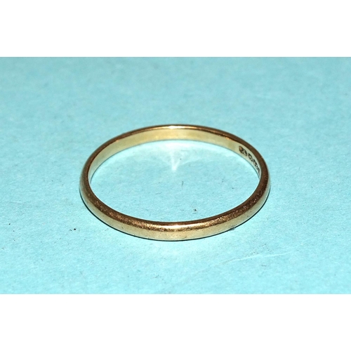 566 - A 22ct gold wedding band, size R, 2.4g.