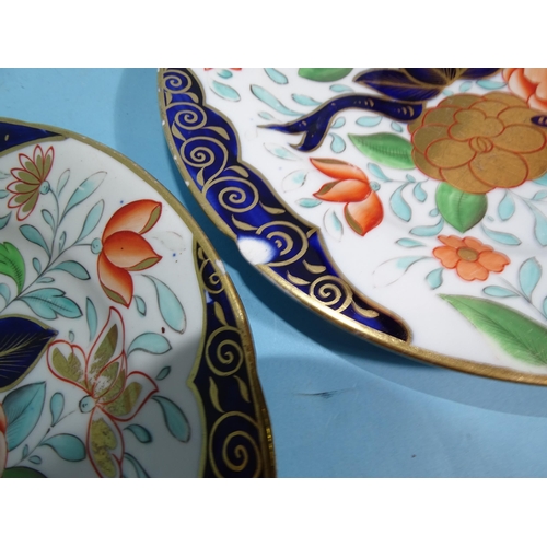 307 - Four early-19th century Coalport Imari pattern plates and a matching oval dish, (two plates chipped)... 