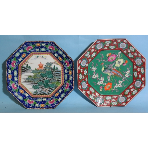 348 - Two 20th century Japanese porcelain octagonal dishes decorated in the Imari style, 28cm diameter, (2... 