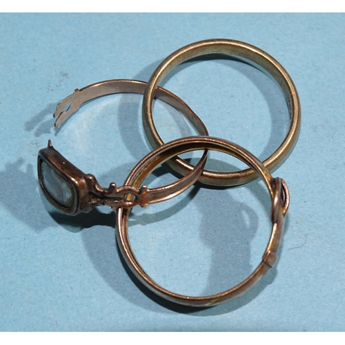 339 - An early-19th century hair locket ring, (in need of repair) and two 9ct gold rings, 3.6g, (3).... 