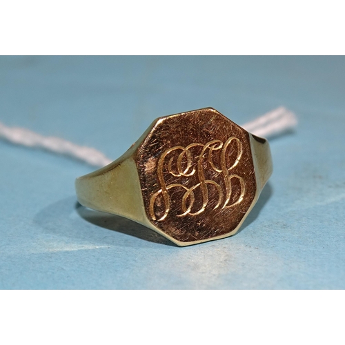 365 - An 18ct gold signet ring, (with monogram), size P, 3.9g.