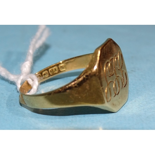 365 - An 18ct gold signet ring, (with monogram), size P, 3.9g.