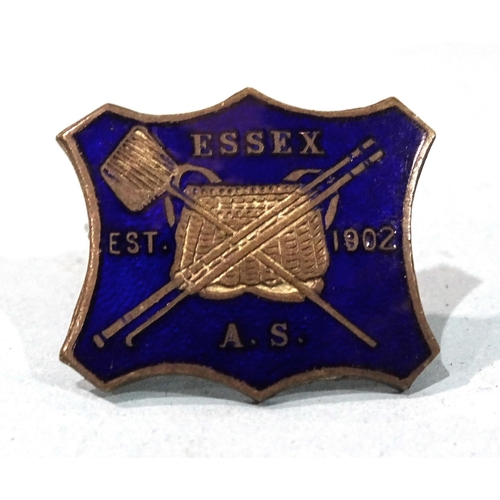 196 - A small quantity of 9ct gold, 4.4g, an Essex A.S. (Angling Society) badge, a silver bracelet and loc... 