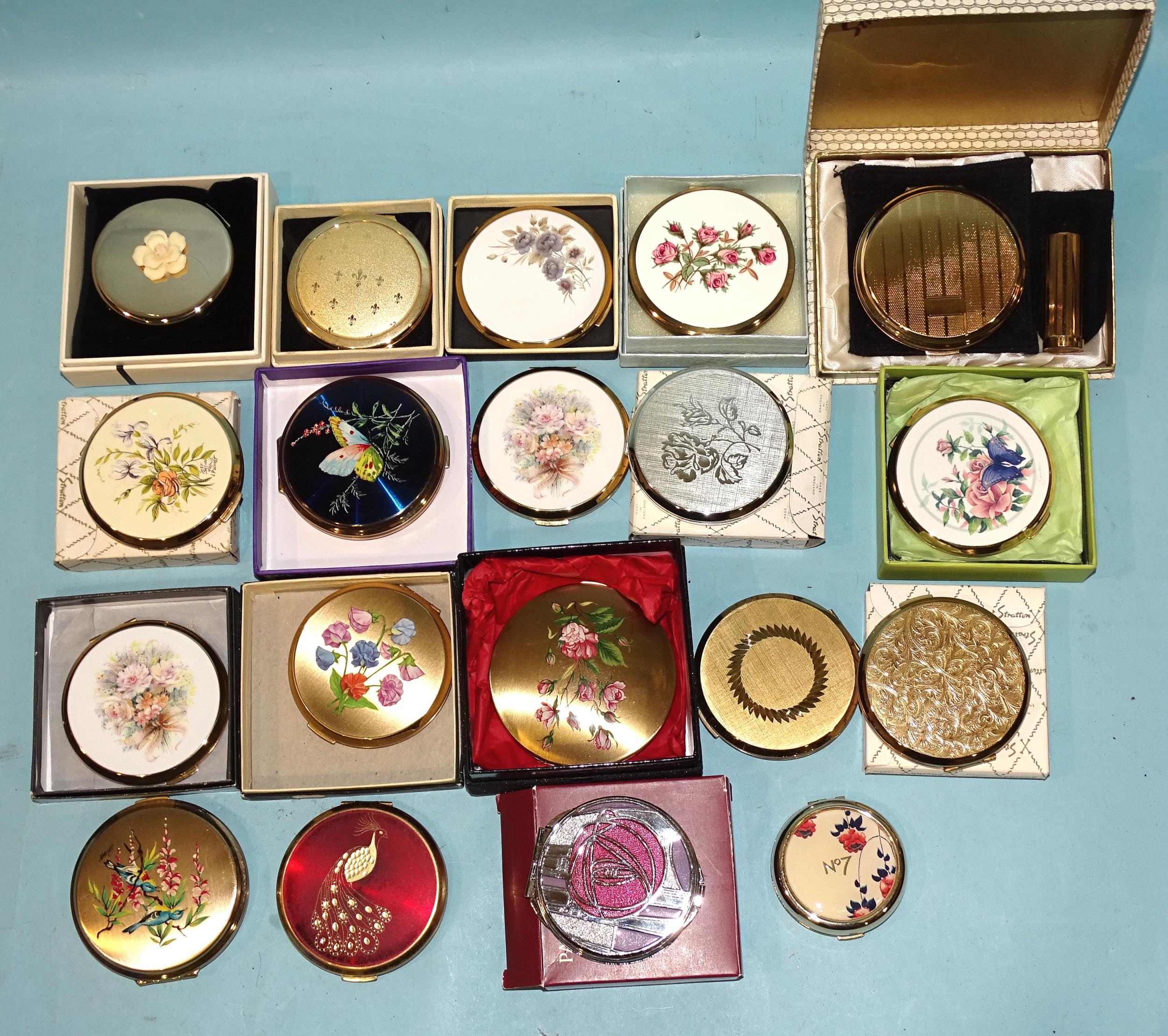 A collection of sixteen 'Stratton' compacts, (some boxed) and three ...