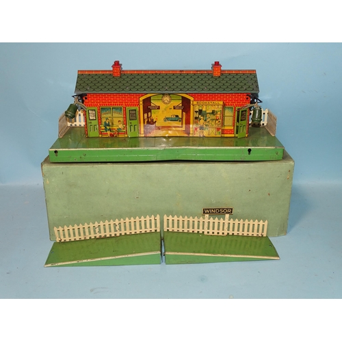 223 - Hornby O gauge, a boxed station 2E 