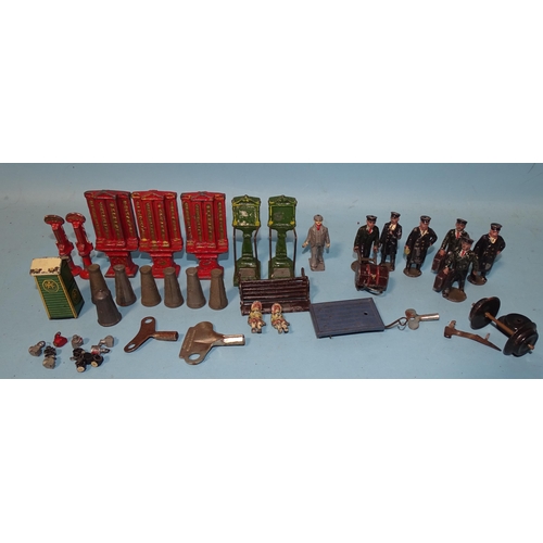 226 - A quantity of O gauge trackside personnel and accessories.