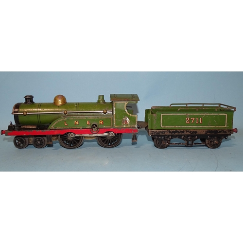 229 - Hornby O gauge, a pre-war c/w No.2 Tender Locomotive 4-4-0, green LNER, RN 2711.