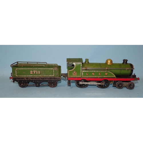 229 - Hornby O gauge, a pre-war c/w No.2 Tender Locomotive 4-4-0, green LNER, RN 2711.