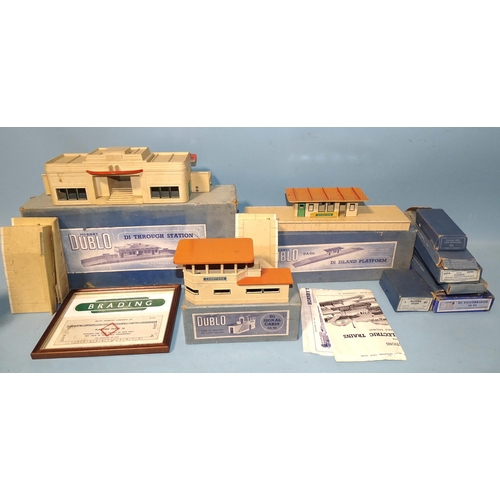 241 - Hornby Dublo, two D1 coaches, six wagons, (all boxed), a DA455 Through Station and DA456 Island Plat... 