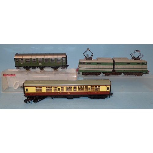 244 - Rivarossi HO gauge, electric locomotive RN E 646-027; Fleischmann 5091 DB coach, (boxed) and a Hornb... 