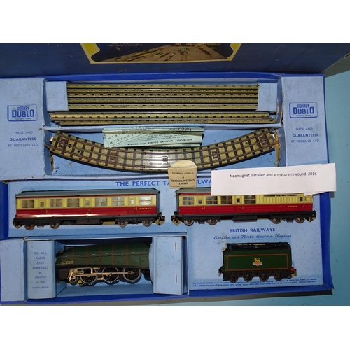 246 - Hornby Dublo, Electric Passenger Train Set EDP11, with 4-6-2 locomotive 