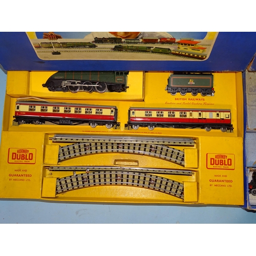 249 - Hornby Dublo, Electric Passenger Set EDP15, with 4-6-2 BR locomotive and tender 