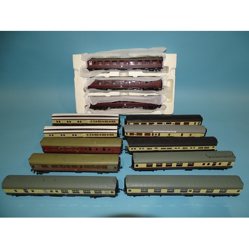 251 - Hornby OO gauge, R31920T Heritage Rail Express Train part-pack, three Mk1 coaches in tray, (no locom... 