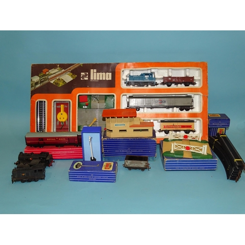 253 - Lima, a boxed goods train set, a Hornby Dublo 4401 TPO Mail Van, (no mail bags), D1 Signal Cabin, ED... 