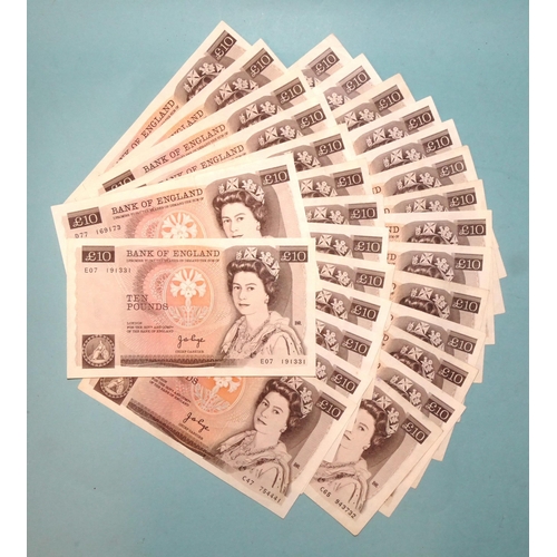 193 - A collection of twenty-nine Bank of England circulated £10 bank notes, Series D pictorial, com... 