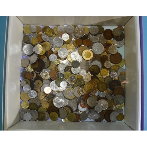 125 - A collection of various foreign coinage and a small quantity of bank notes, (in poor condition).... 