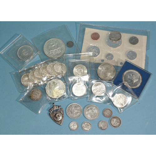 141 - A Bahamas Independence 10th July 1973 10-dollars coin, nine Canada 50-cents coins 1959-1965, 1966 (x... 