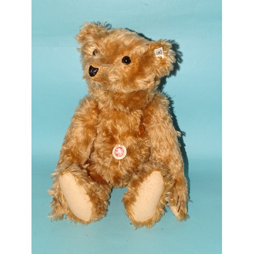 421 - A modern boxed Steiff Barle 35 Pab 1905 teddy bear, with button, tags, certificate (no.3433 of ... 