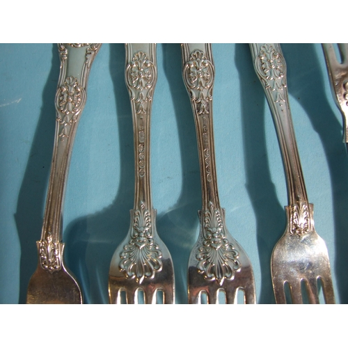 568 - A collection of silver flatware: five each table forks, dessert forks and dessert spoons and two tea... 