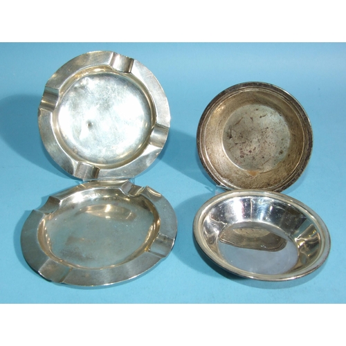 574 - Two small circular dishes, maker Wilson & Gill, Birmingham 1936 and two circular ash trays, 1909... 