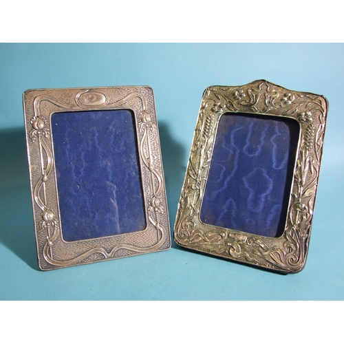 584 - Two Edwardian Art-Nouveau-style pressed picture frames, 14 x 19cm, Birmingham 1903, (2).... 