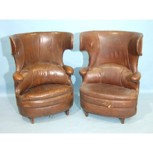 91 - A pair of early-20th century leather-upholstered hall porter or waiting room chairs of oval shape wi... 