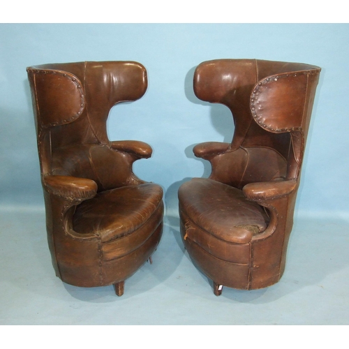 91 - A pair of early-20th century leather-upholstered hall porter or waiting room chairs of oval shape wi... 