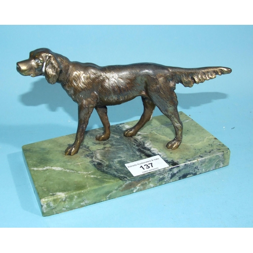 137 - A brass model of a setter, on green onyx base, 20cm long, 14cm high.