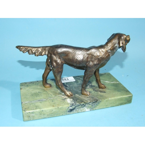 137 - A brass model of a setter, on green onyx base, 20cm long, 14cm high.