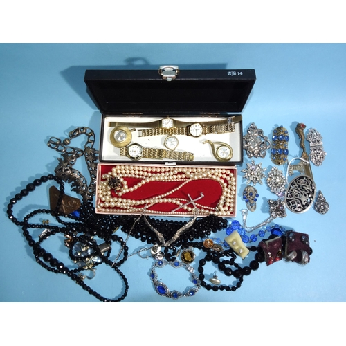 193 - A quantity of vintage diamanté and other paste brooches, a silver horse brooch and other cost... 