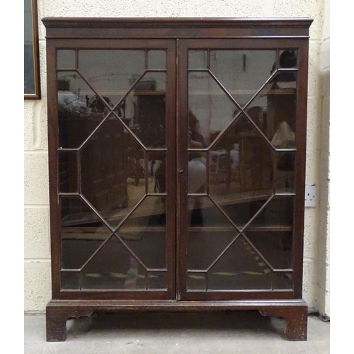 24 - A mahogany bookcase fitted with a pair of astragal-glazed doors, 95cm wide, 118cm high.... 