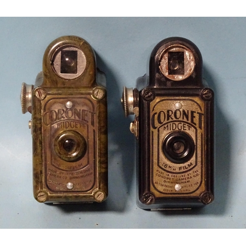 162 - A Coronet Midget green Bakelite camera, (small chip to back corner) and a black Coronet Midget, (chi... 