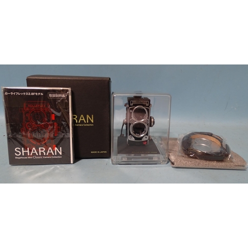 186 - A Sharan Megahouse Mini Classic camera - Rolleiflex 2.8F, Perspex box with accessories, packing and ... 