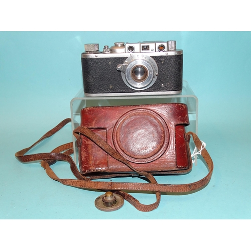 195 - A Russian FED 50mm camera no.49197, in leather case.