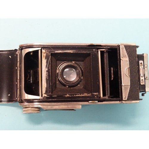 197 - A Zeh Zeca-Flex folding TLR camera, serial no.W1247, with Compur-Rapid shutter and Carl Zeiss Jena T... 