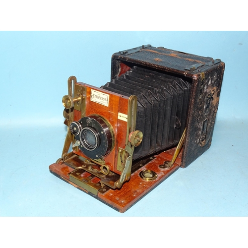 210 - A Sanderson Regular Model hand and stand quarter-plate camera, serial no.22390, black leather bellow... 